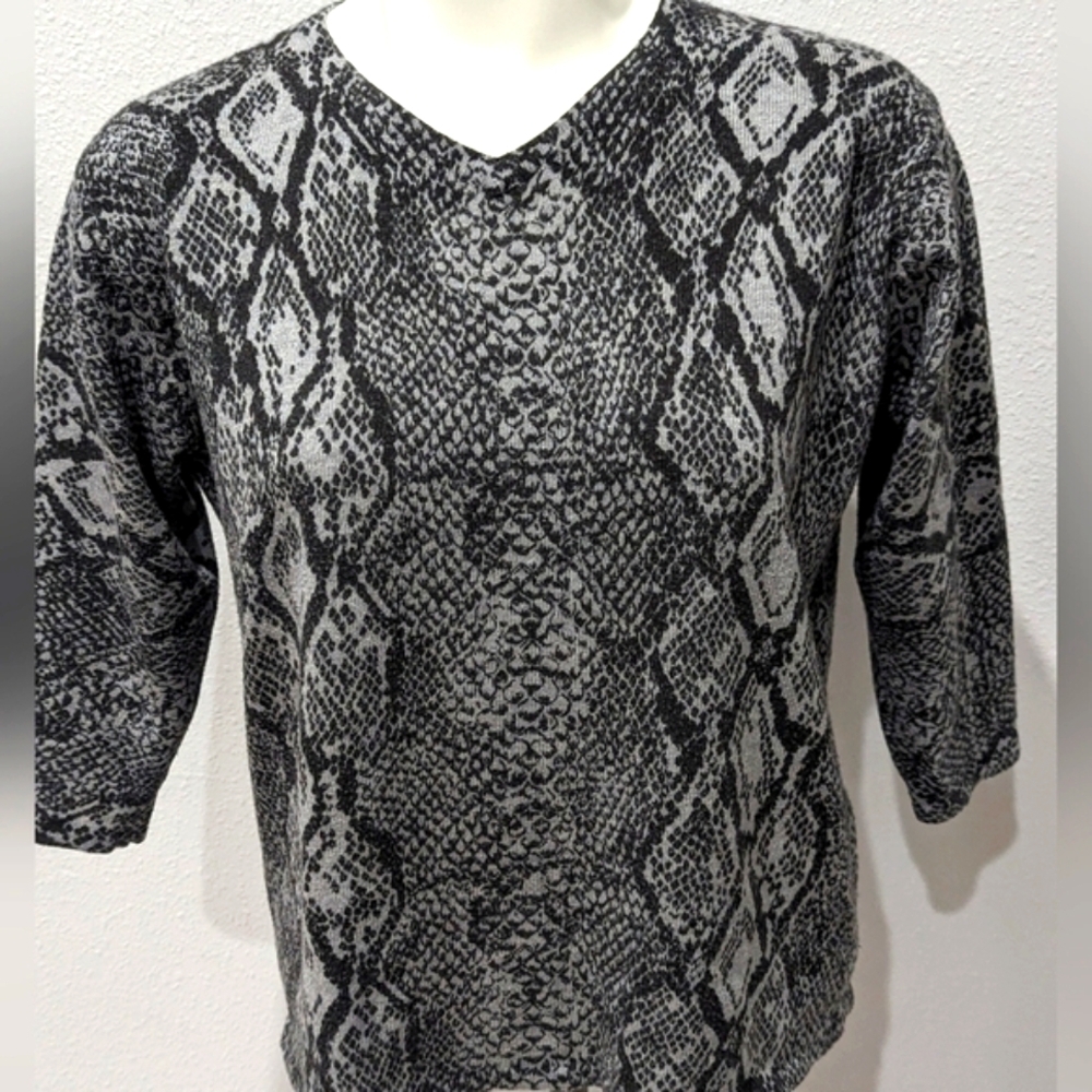 Karen Scott black and white snakeskin long sleeve shirt, sz m - Picture 3 of 6